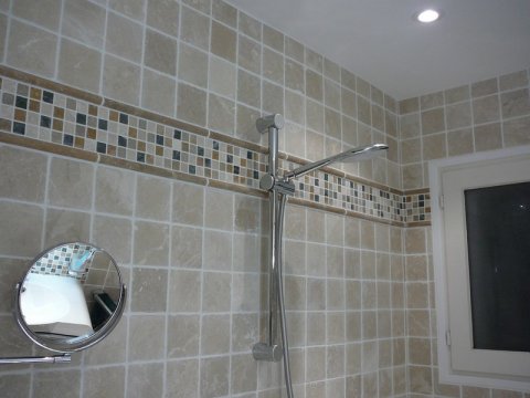 Pose de carrelage salle de bains à Aix-les-Bains - Aym Renov